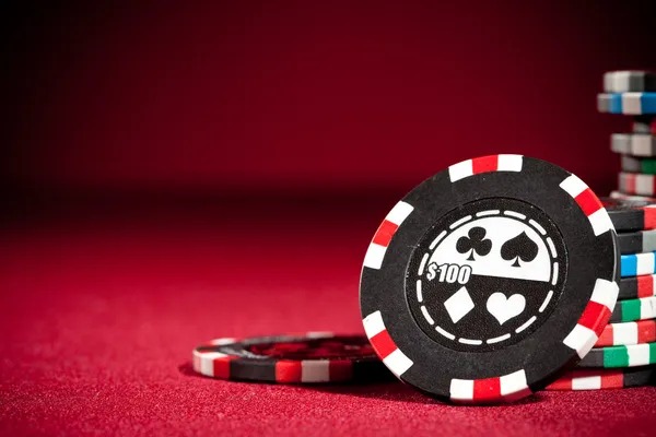 Live Three Card Poker table on khusus 303 with professional dealer and player cards displayed